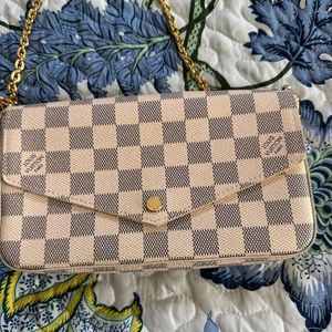 LV style bag, excellent condition, used on a couple times. Louis Vuitton